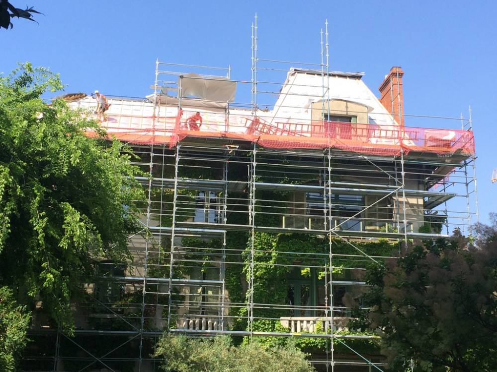 Maiosn construction