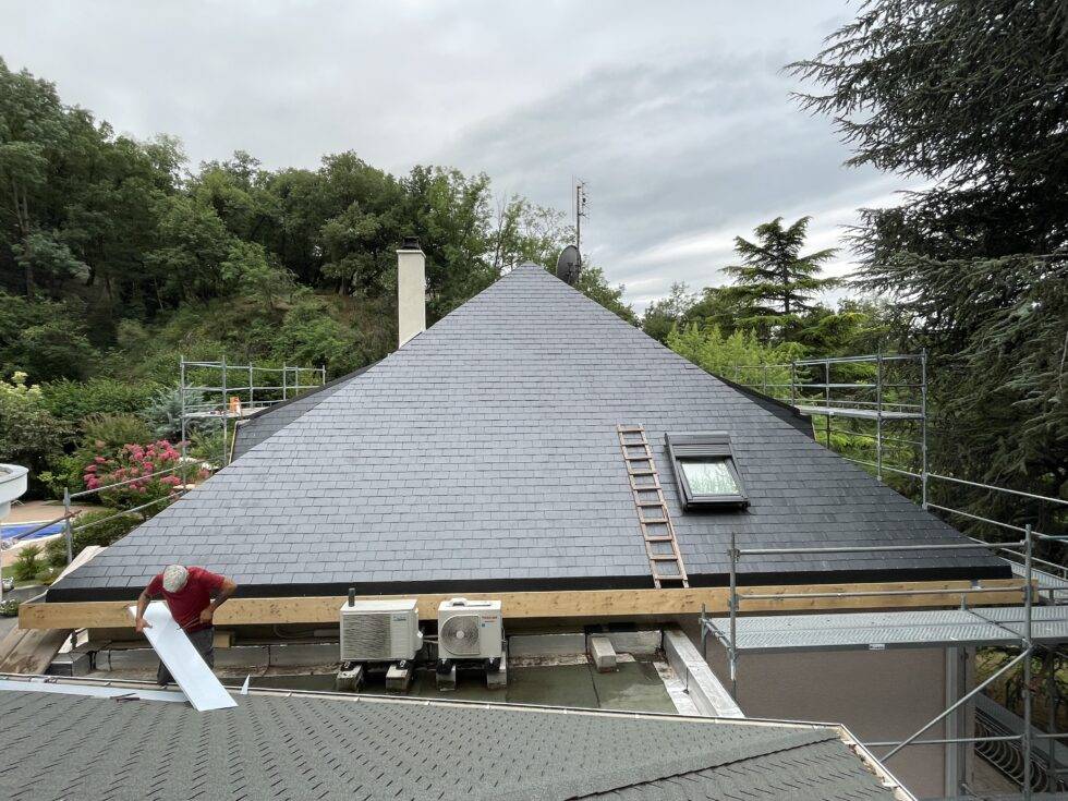 couverture-toiture-ardoise-velux-drome-ardeche(2)