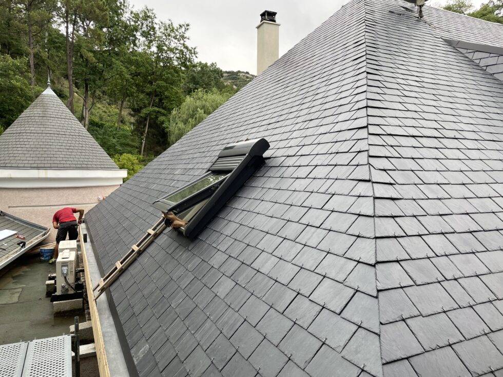 couverture-toiture-ardoise-velux-drome-ardeche