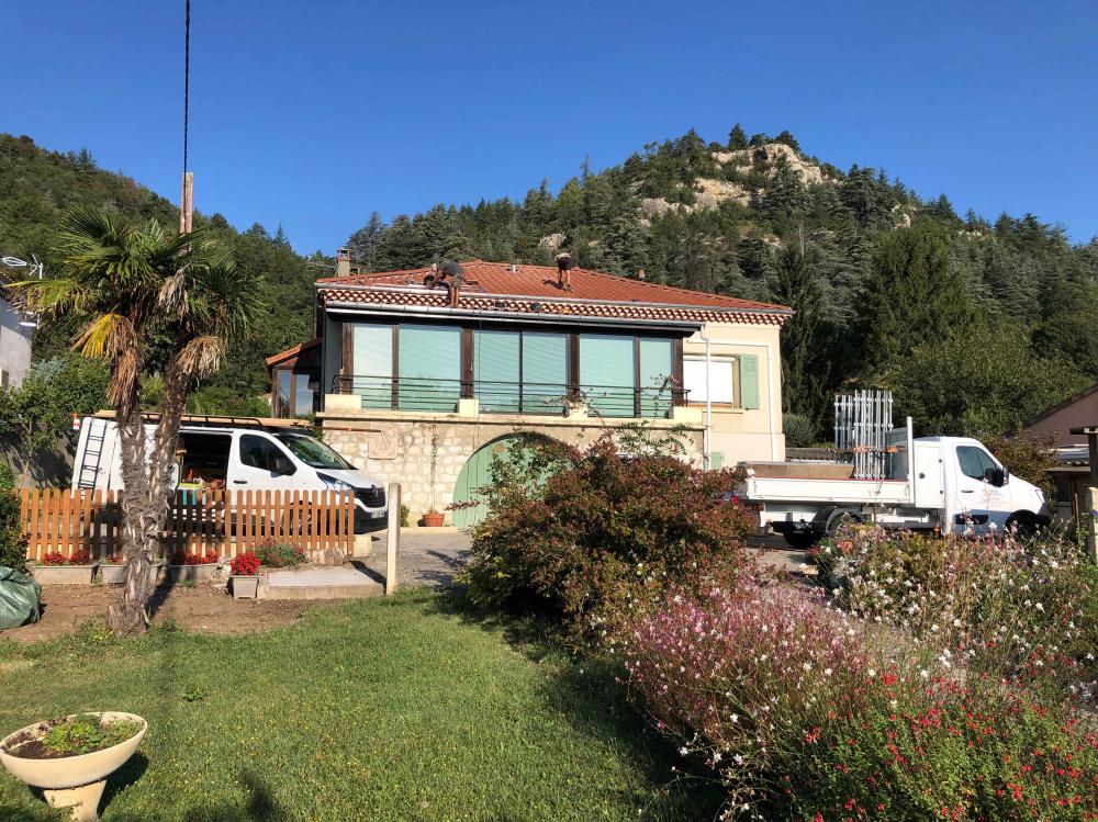 artisan-couvreur-toiture-tuiles-ardeche